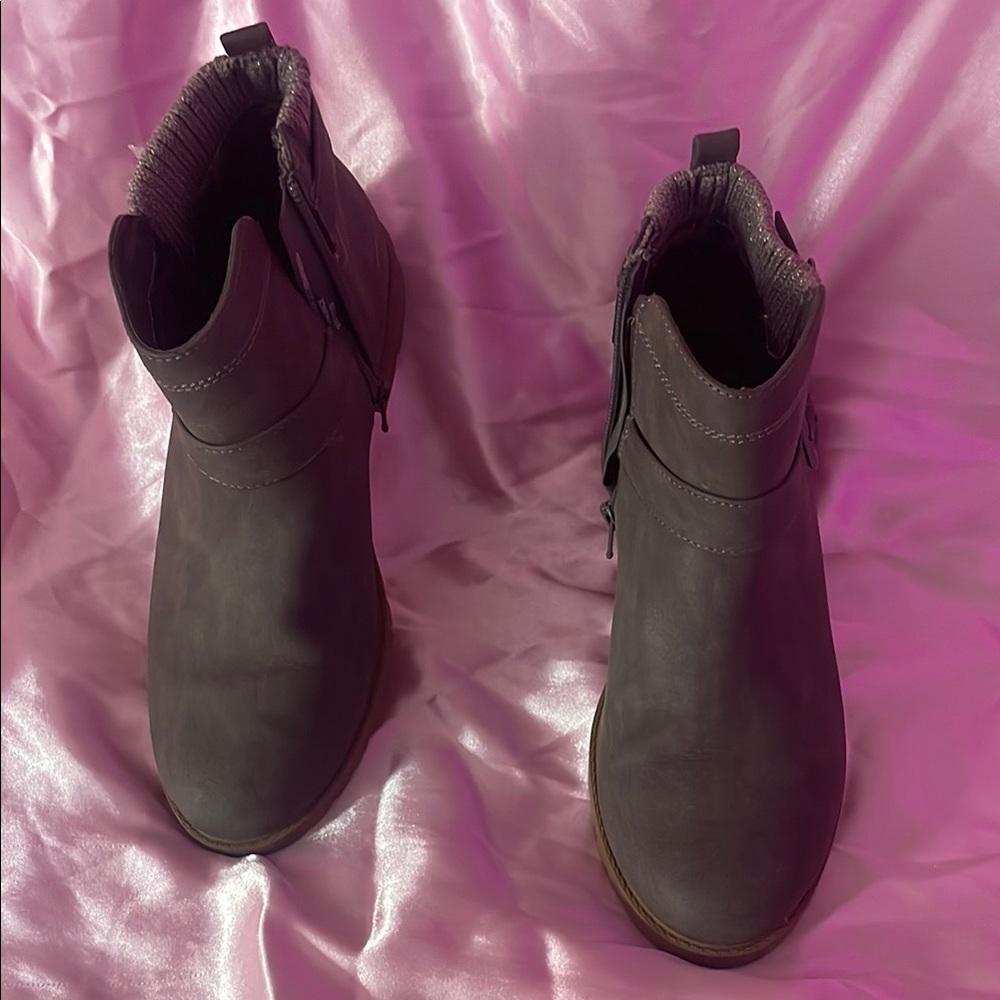 Wonder Nation Brown Ankle Boots Sleek Design Elastic Panels